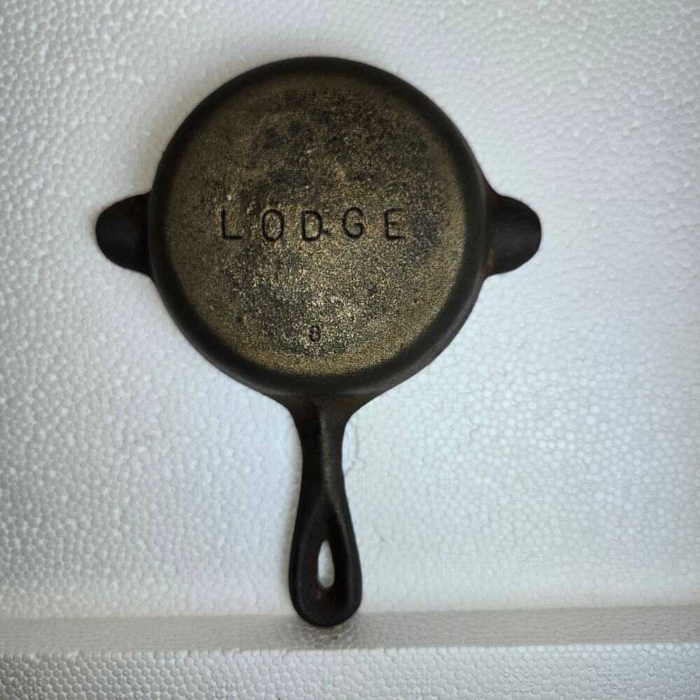 LODGE CAST IRON MINI SKILLET ASHTRAY - Picture 2 of 5